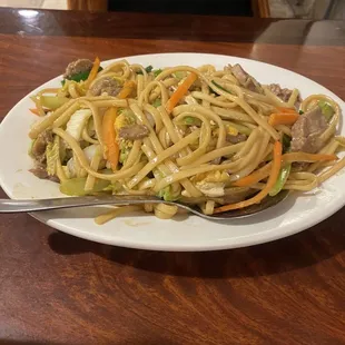 Beef lo mein