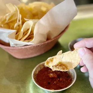 Good salsa but weak chips