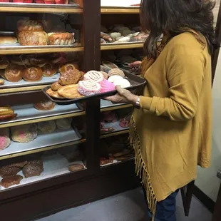 When my honey wants pan dulce, she knows how to do it....eeeejole!