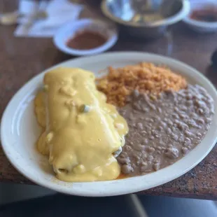 SUPREME BURRITO Shredded chicken