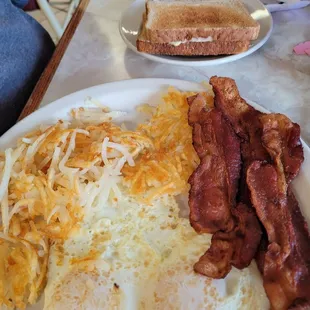 2 eggs OE, crisp bacon, hash browns and toast