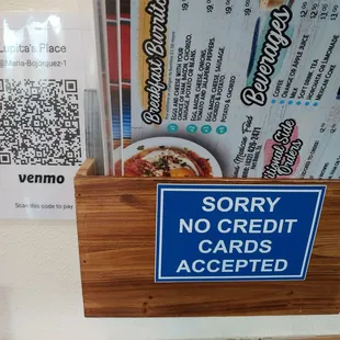 No cresit cards, but they do take Venmo.