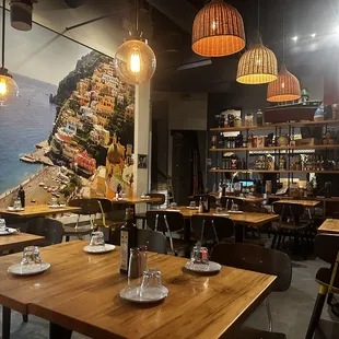 sushi and sashimi, interior