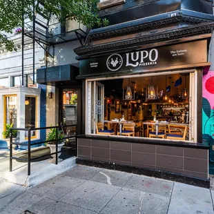 the outside of the restaurant