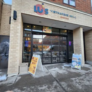 the outside of a restaurant