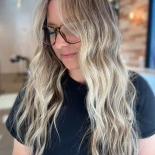 dimensional blonde with blended money piece, for lived in color