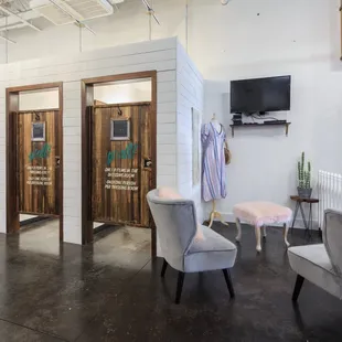 Seated lounge with TV in the fitting rooms.