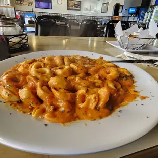 Tortellini with the tomatoe sauce.
