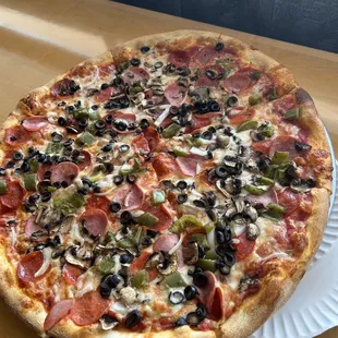 Pizza Lushajs Supreme Pizza w/customization