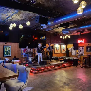 Live music on a Monday!