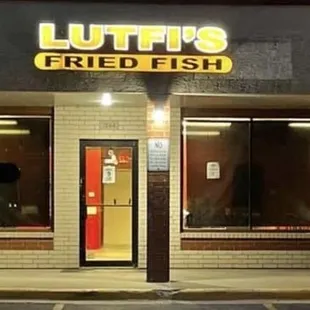 the outside of a restaurant