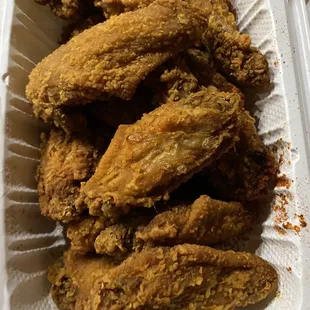 Hot wings here are good.