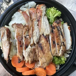 a plate of chicken, carrots, and broccoli