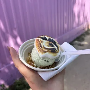 Marshmallow Fluff Topping