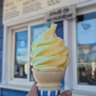 Pineapple lime whip