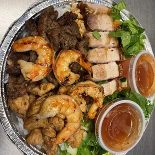 Combination vermicelli
- grilled lemongrass chicken 
- grilled beef
- grilled shrimp 
- roasted pork belly ( or crispy pork belly)