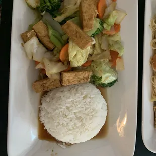 25. Veggie Stir-Fried with fried tofu.