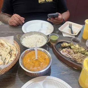 Butter chicken , garlic naan, chicken tikka