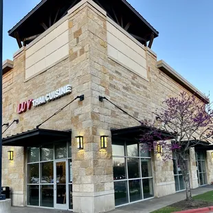 the outside of the restaurant