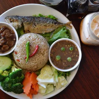S4. Spicy Shrimp Paste Fried Rice With Fried Mackerel