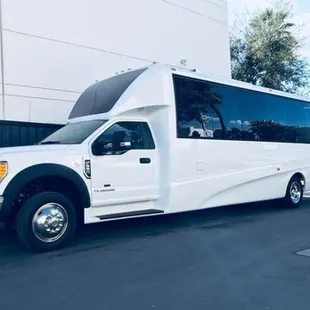 Superb Party Bus PAX 27 Best for All Occasions!!