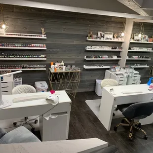 Downstairs manicurist stations