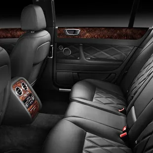 No detail is spared to provide you the ultimate in luxury and comfort in the Bentley Continental Flying Spur.