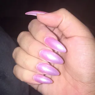 Amazing place, they are artist and can made your nails look beautiful!!