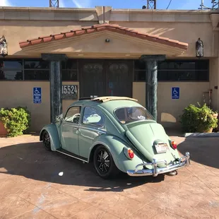 Bride and groom made a classy arrival yesterday