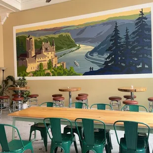 a table and chairs in a coffee shop