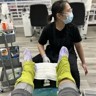 Tram (the stellar pedicurist) in action