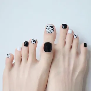 Deluxe pedicure with design art.