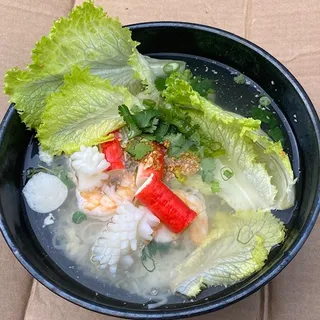 39. Combination Rice Noodle Soup