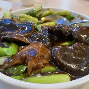 Black Mushrooms with Asparagus