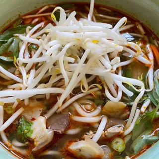 B.66 Spicy Lemongrass Vermicelli Soup