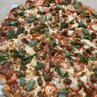 Nepali Pizza, pepperoni, tomatoes, garlic,sausage and fresh basil#lwpizza