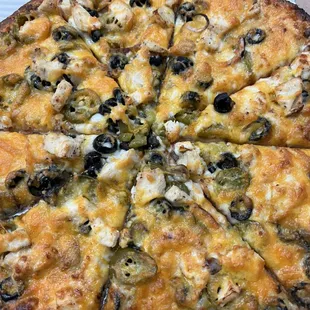 enchilada pizza,Chipotle base, olives, onions,jalapeños,chicken or beef#lwpizza