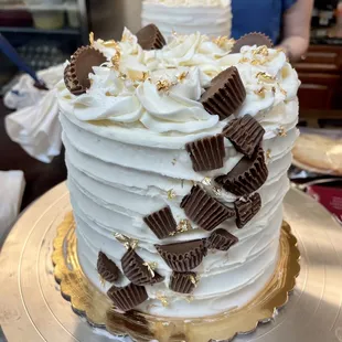 I decorated this 3 layer chocolate cake with buttercream frosting...by myself!