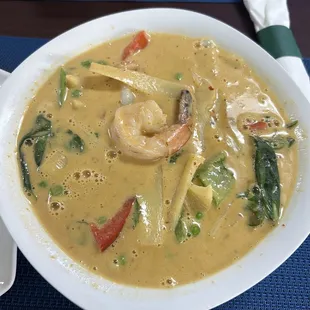 Green curry with shrimps