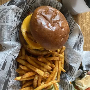 Bacon cheeseburger &amp; seasoned fries