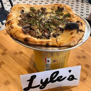 Fungi pizza, add mushrooms