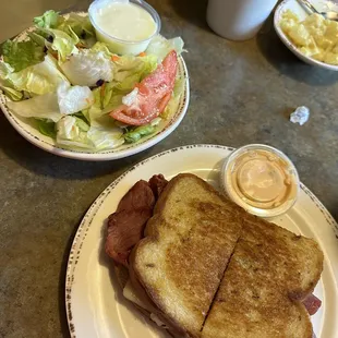 Ruben with tossed salad