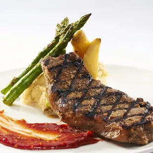 grilled steak with asparagus and potatoes