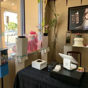 Cashiers table. Cash, credit, debit. I think Apple Pay too.