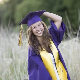 Now booking cap and gown sessions for your class of 2025 grad!