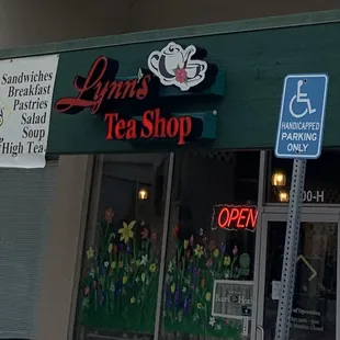 a sign for lynn's tea shop