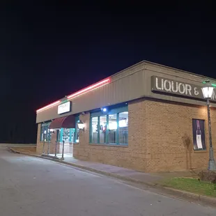 the outside of a liquor shop