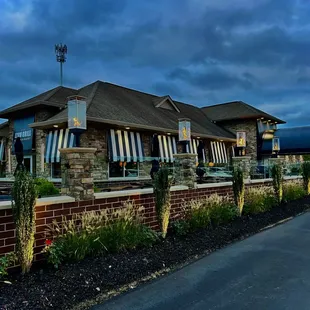 the outside of the restaurant