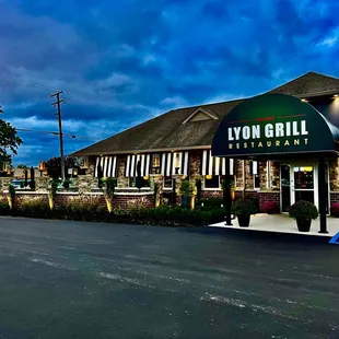 the outside of the restaurant