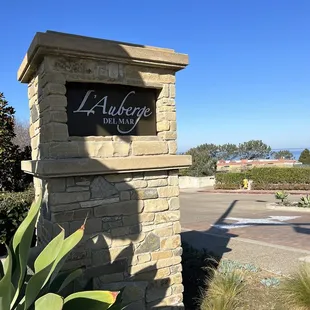 Valet entrance for hotel.